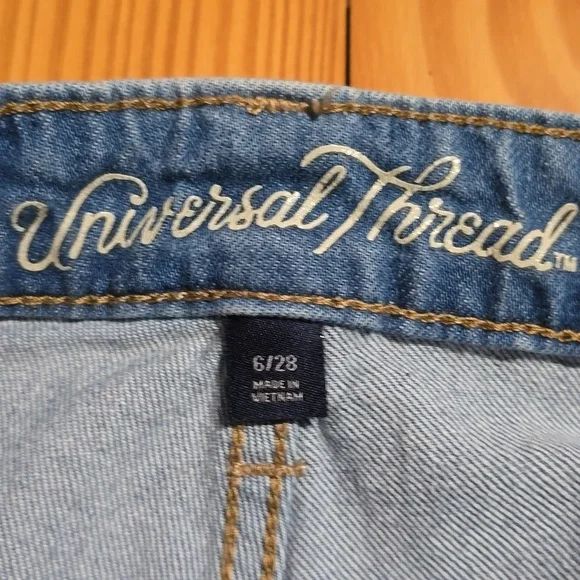 Universal Thread Women's Light Blue High Rise Jeans - Picture 3 of 3